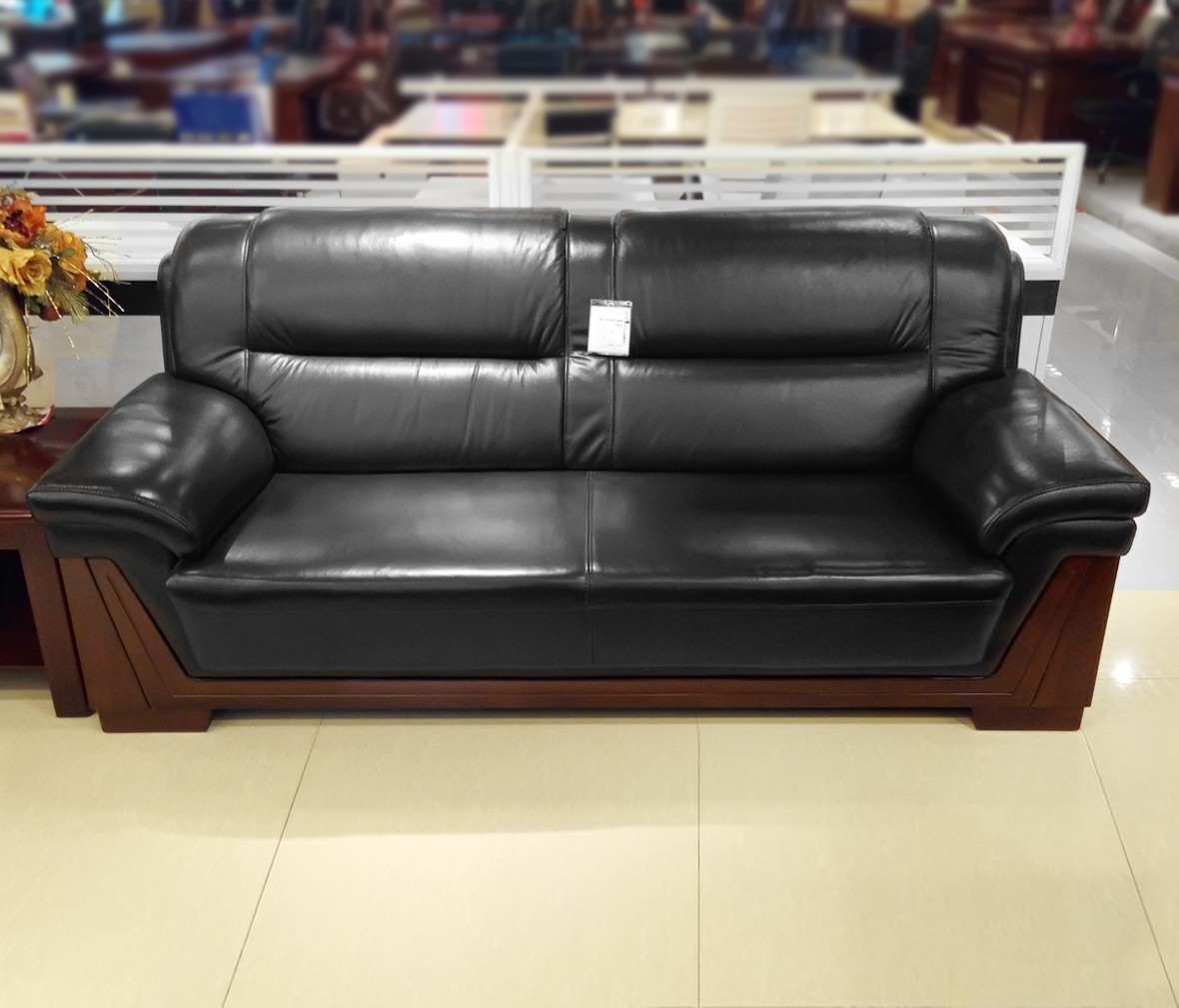 金海办公家具JH-6307型号实木框架牛皮面三人沙发商品实拍