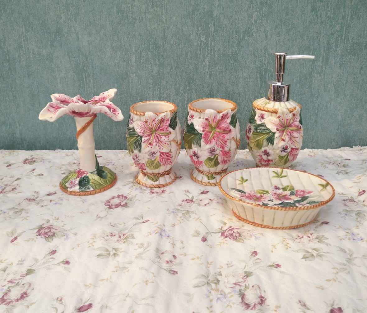 欧戈 香水百合系列卫浴五件套 陶瓷材质 纯手工釉下彩工艺 艺术品 摆件