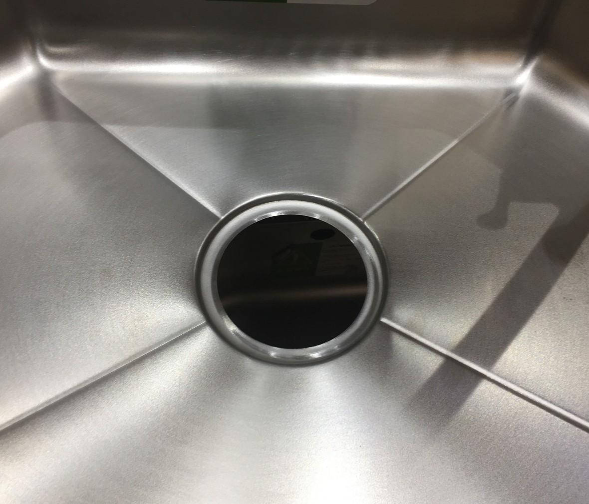 九牧 06103-7Z-1型号单槽厨盆 不锈钢材质 简约造型 不易生锈 细节展示