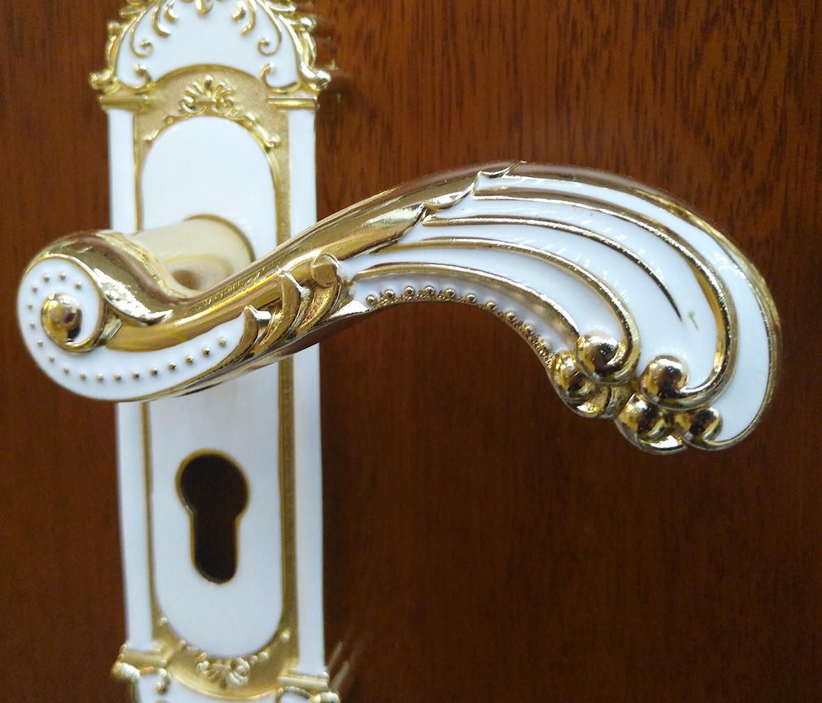 晾霸五金 米开朗5580-286琥珀玉型号门锁 锌合金材质 优质门锁 情景 细节