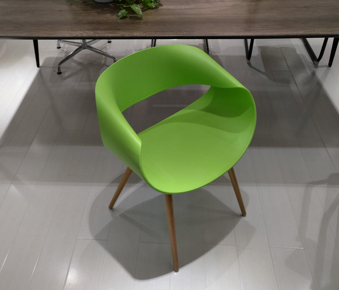 华澳 HAYZ-6型号椅子 现代简约PVC材质椅子 情景细节实拍