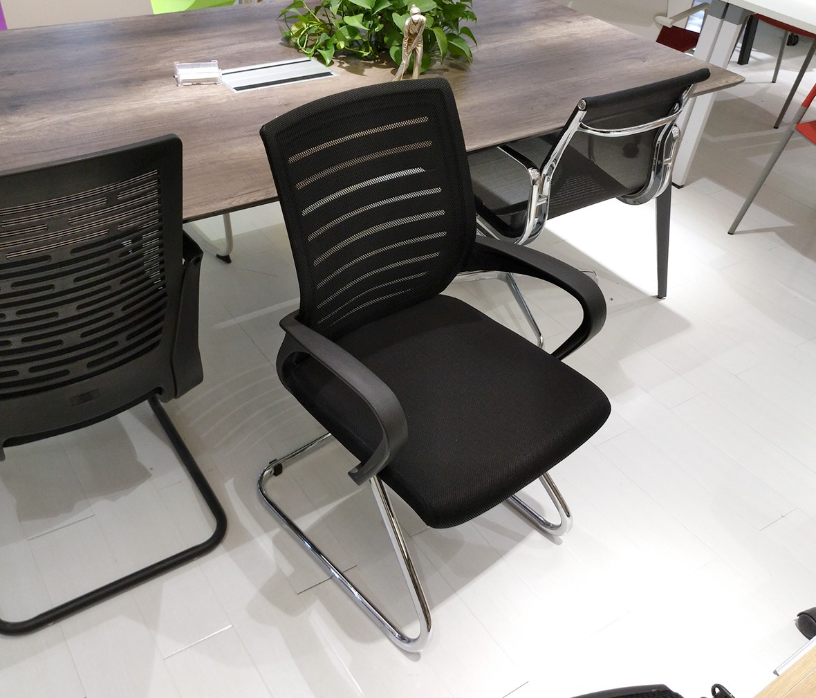 华澳 HAYZ-11型号办公椅 电镀工艺现代简约布艺椅子 情景细节实拍