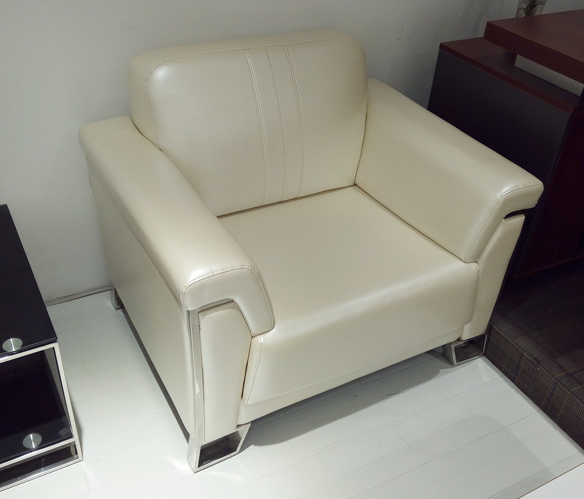 华澳 HASF-1型号 办公沙发 现代简约单人位仿皮沙发 情景细节
