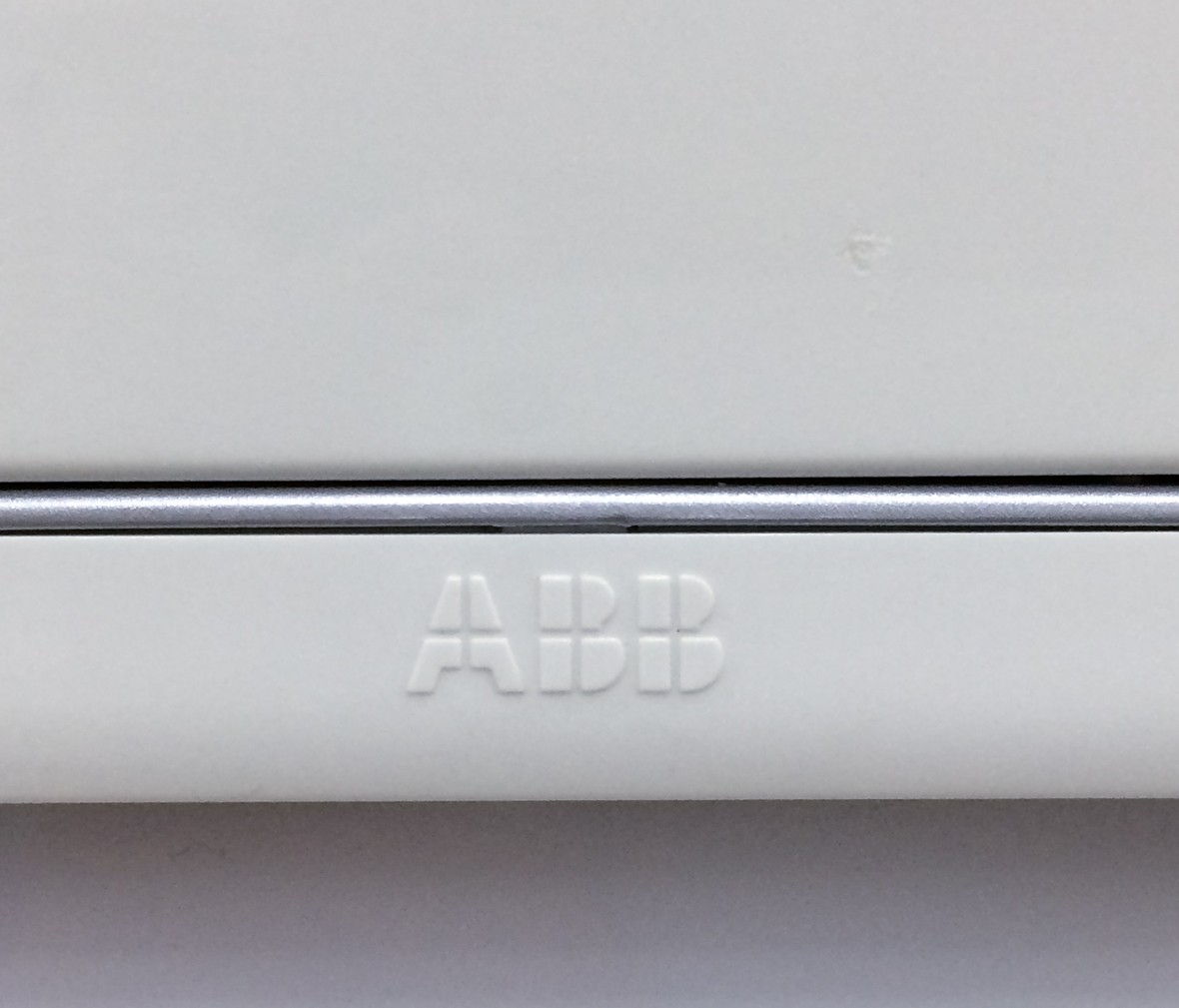 ABB 德宁系列三孔16A插座 电源插座 三孔插座 ABS材质 细节