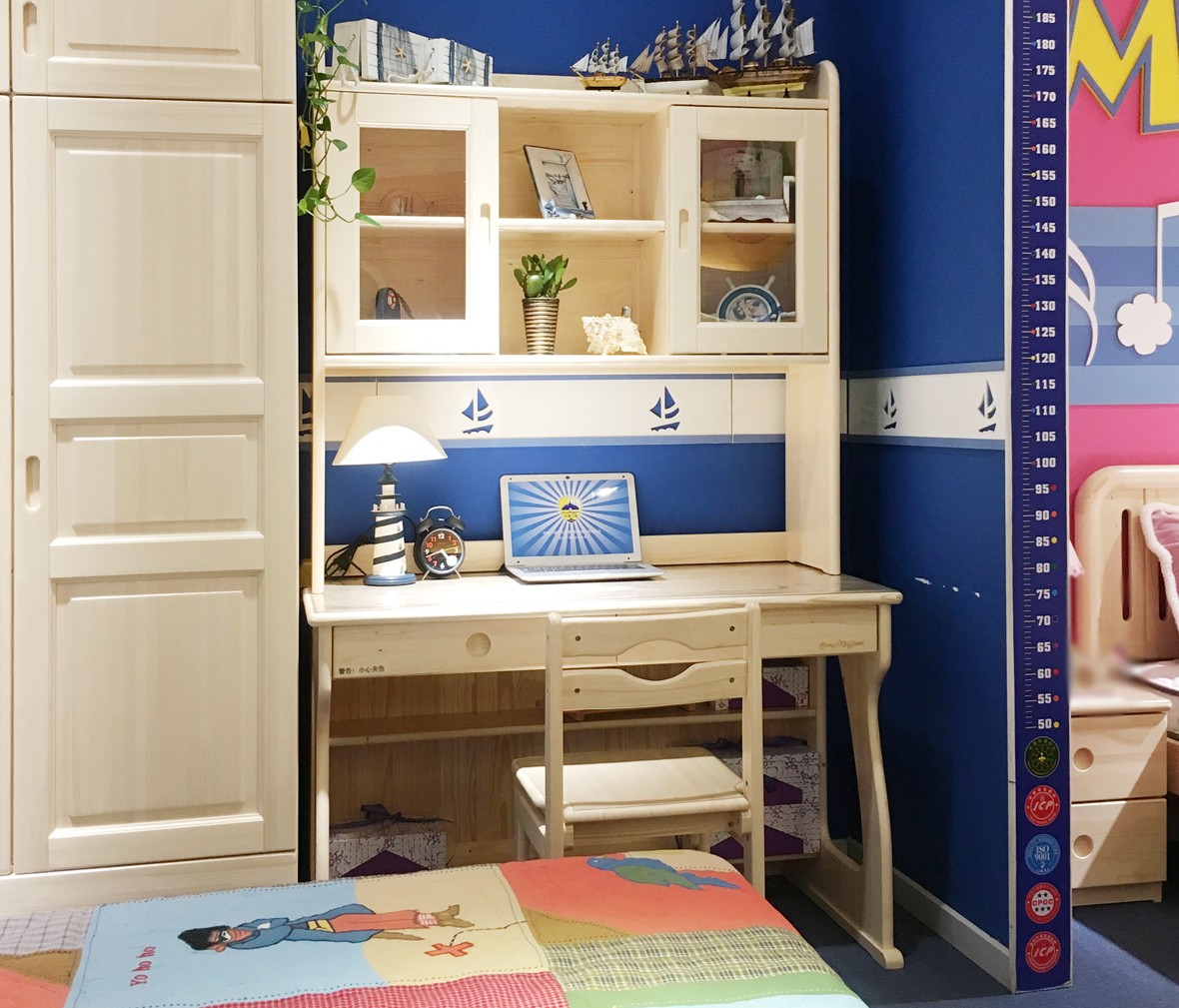 松堡王国 SP-A-T009M型号实木书桌 芬兰松木材质儿童家具