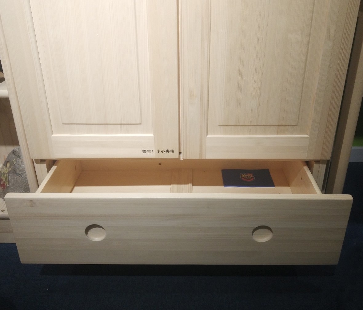 松堡王国 SP-A-G002型号两门衣柜加中隔板 进口芬兰木材质衣柜