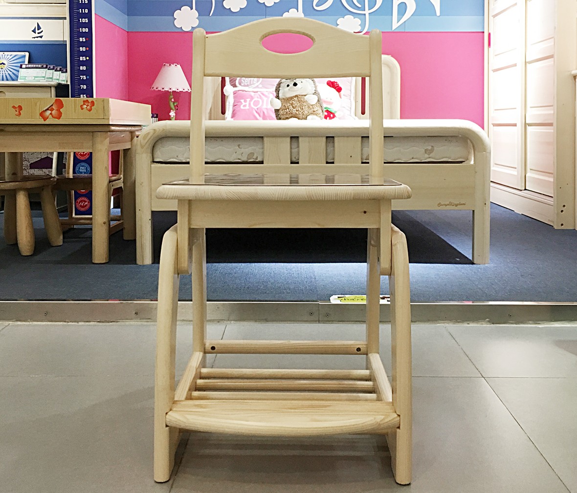 松堡王国 SP-A-X003型号实木椅子 芬兰松木材质儿童家具