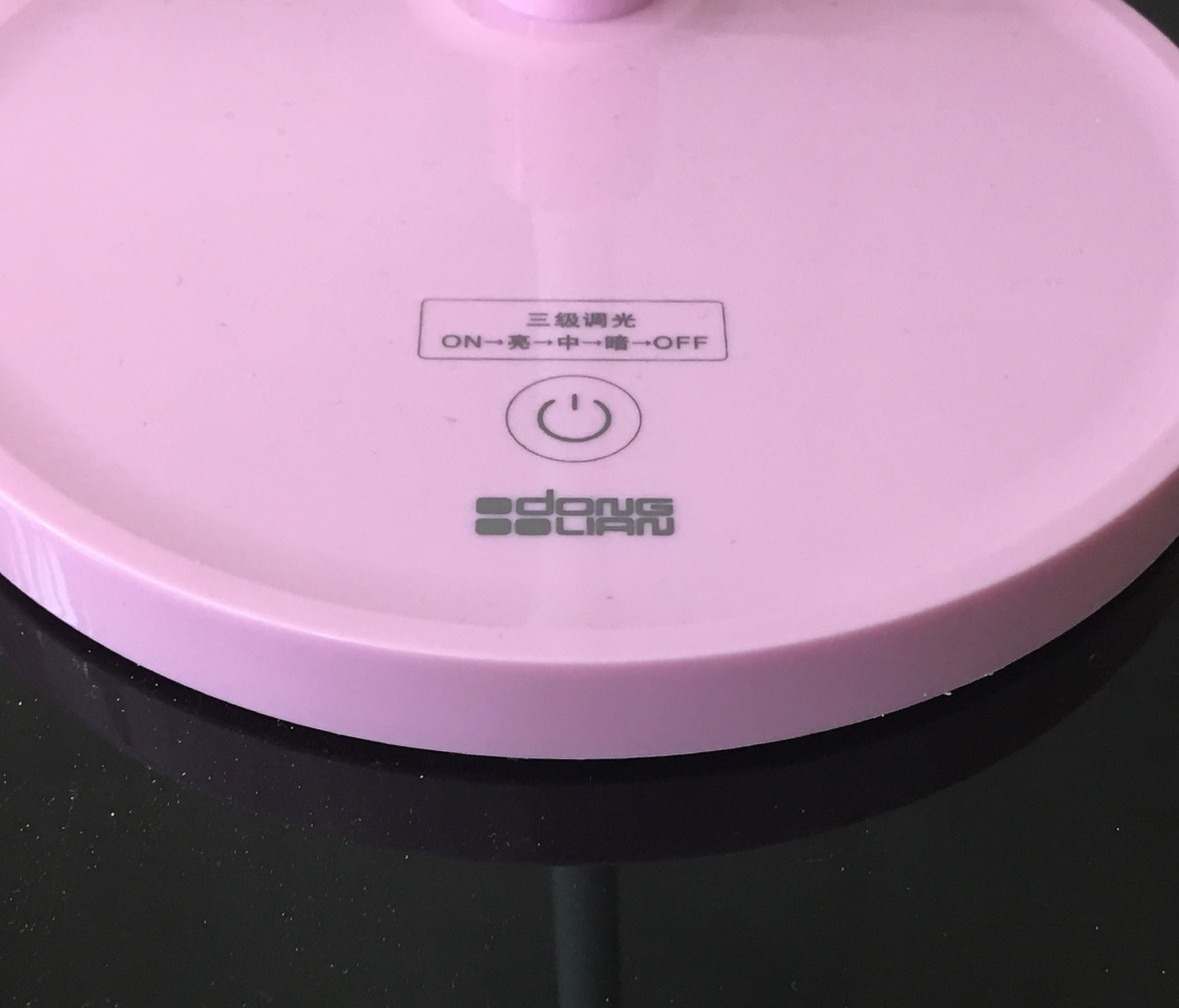 阿尼玛 LED021型号粉色小台灯 三档调节 现代时尚 细节展示