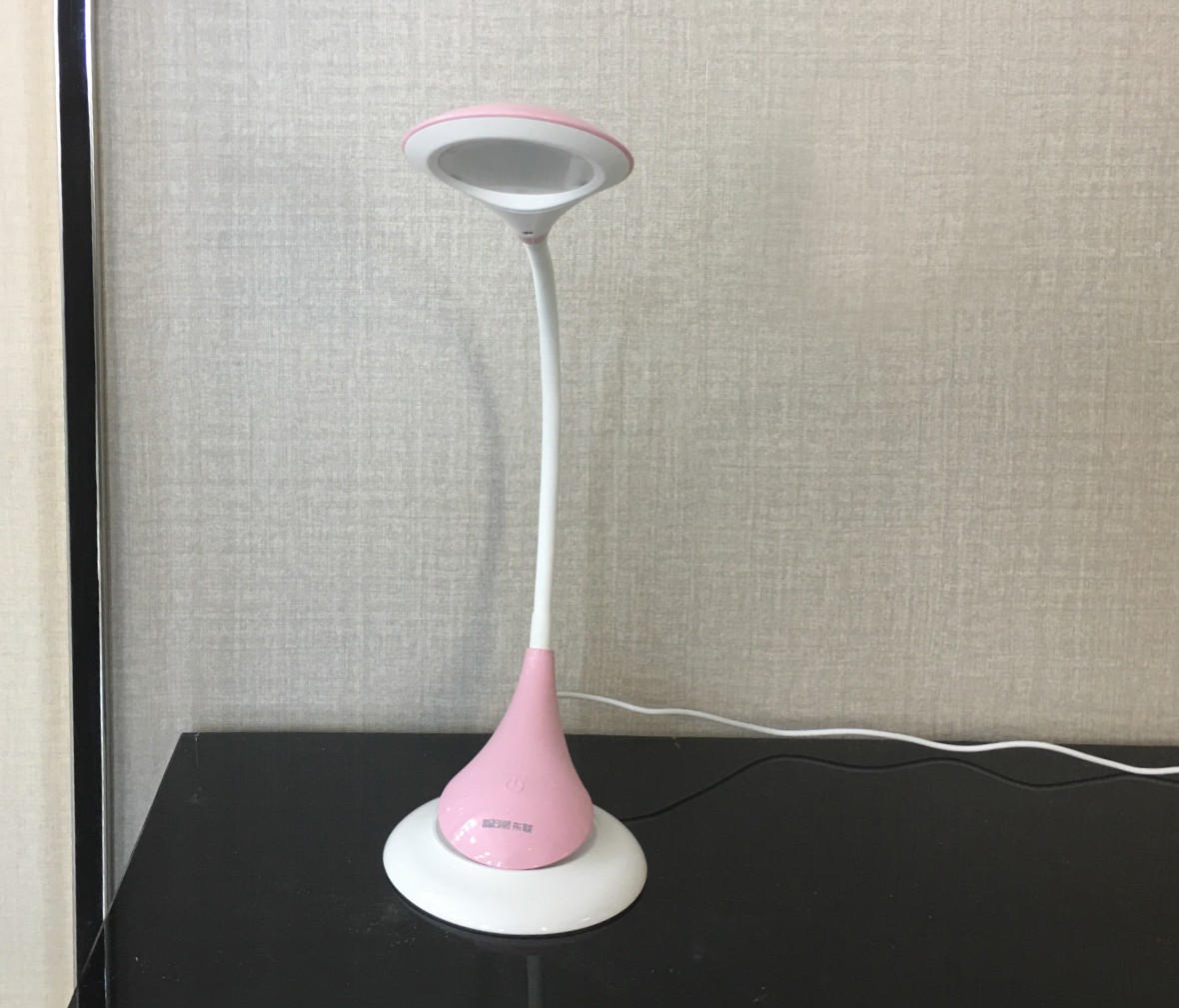 阿尼玛 LED089型号粉色小台灯 三档调节 现代时尚 单品展示