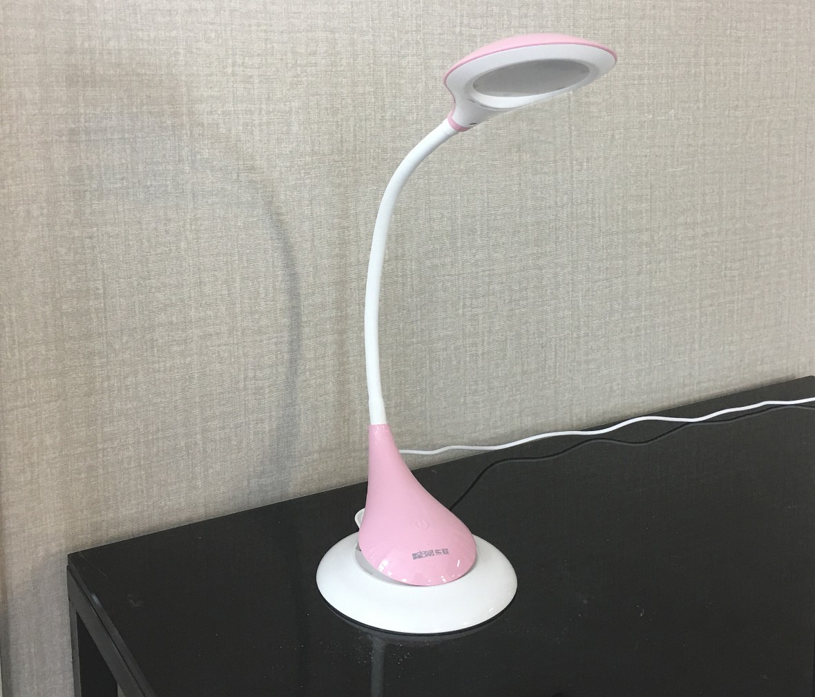 阿尼玛 LED089型号粉色小台灯 三档调节 现代时尚 单品展示