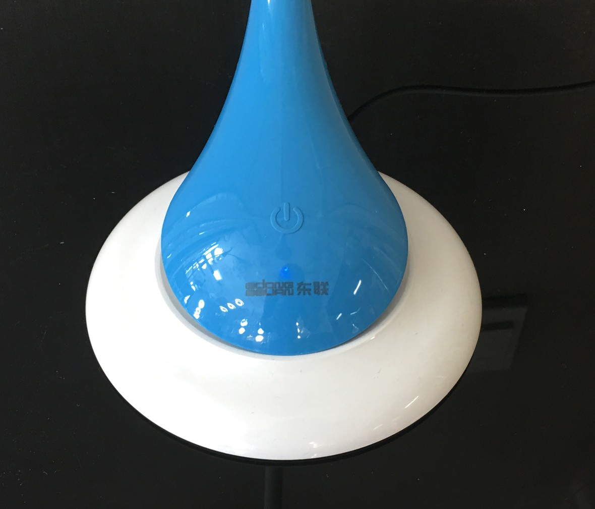 阿尼玛 LED089型号蓝色小台灯 三档调节 现代时尚 细节展示
